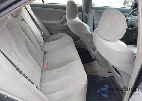 2010 Toyota Camry Le z USA, uszkodzony, nr VIN 4T1BF3EK2AU097517